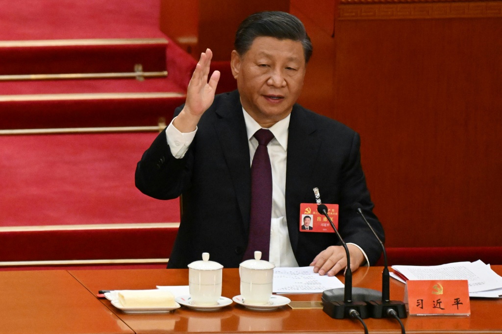 الرئيس الصيني شي جينبينغ في جلسة اختتام مؤتمر الحزب الشيوعي في بكين في 22 تشرين الأول/أكتوبر 2022 (ا ف ب)
