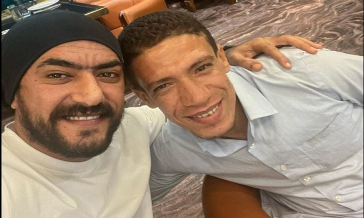العوضي وعامل النظافة ( تواصل اجتماعي)