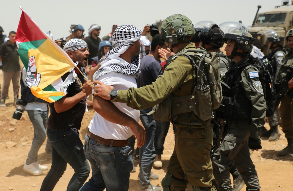 في 8 تشرين الأول، قام فلسطيني اسمه عدي التميمي بإطلاق النار على جنود حرس الحدود ورجال الحراسة على حاجز شعفاط، ما أدى إلى قتل الجندية نوعا ليزر، وإصابة حارس مدني بإصابة بالغة (أ ف ب)