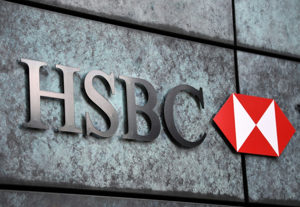    حذر بنك HSBC من سبب عدم اليقين العالمي بسبب الغزو الروسي لأوكرانيا وقطاع العقارات الصيني المتعثر (ا ف ب)
