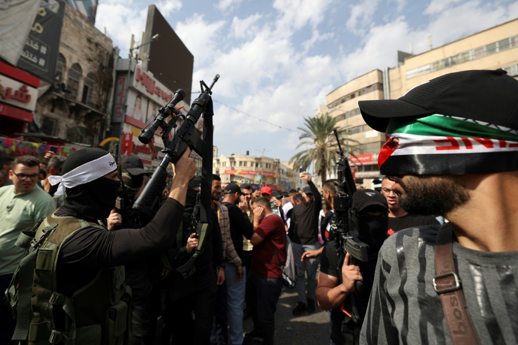 ا يخفي الاحتلال أنه أمام جيل فلسطيني مختلف، لم يعرفوا طبيعة أنشطة الجيش في عملية السور الواقي قبل عشرين عاما، ولم يروا دباباته في قلب نابلس (أ ف ب)