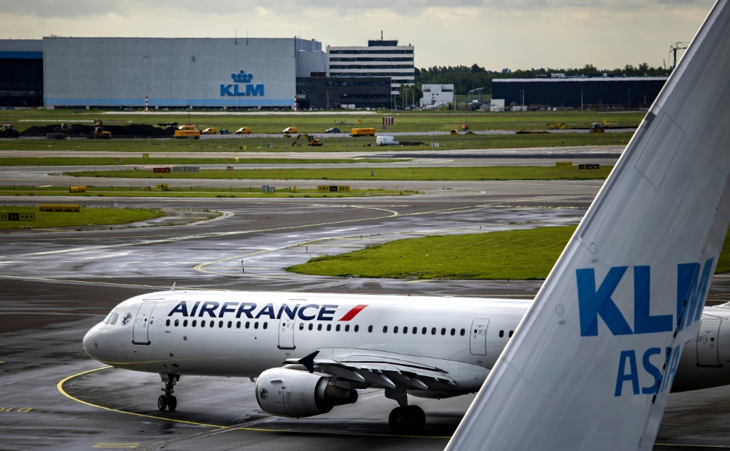 تكبدت شركة Air France-KLM خسائر فادحة في عامي 2020 و 2021 بعد أن تسبب الوباء في خفض أعداد الركاب (أ ف ب)