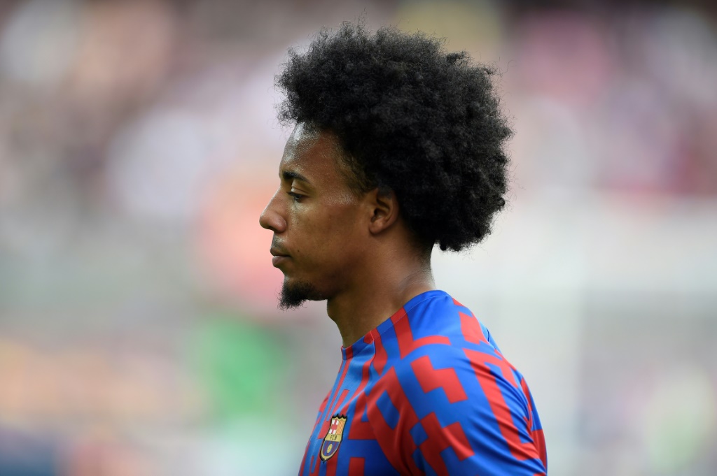 قلب الدفاع الدولي الفرنسي جول كونديه لاعب برشلونة (ا ف ب)