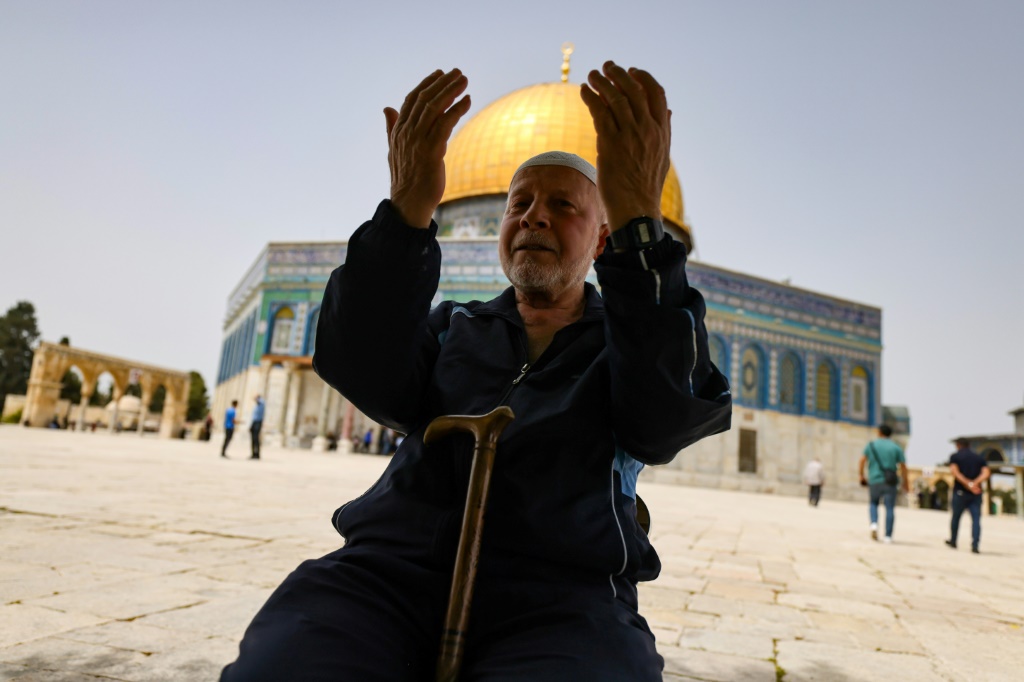 دعا رئيس المكتب السياسي لحماس، القادة العرب المجتمعين إلى إقرار المبادرة الجزائرية لتحقيق وحدة الشعب الفلسطيني (ا ف ب)
