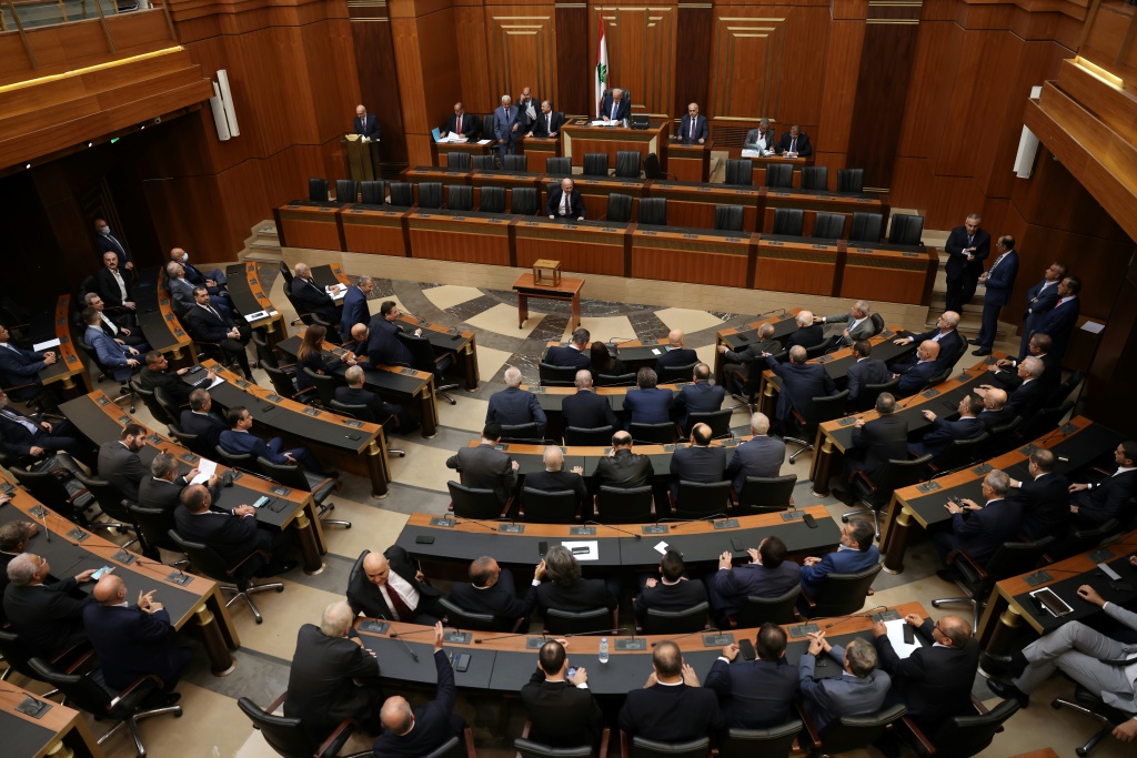    مجلس النواب اللبناني: السلطة مقسمة بين الطوائف الرئيسية في البلاد - ولا يتمتع أي منها بأغلبية واضحة (أ ف ب) 