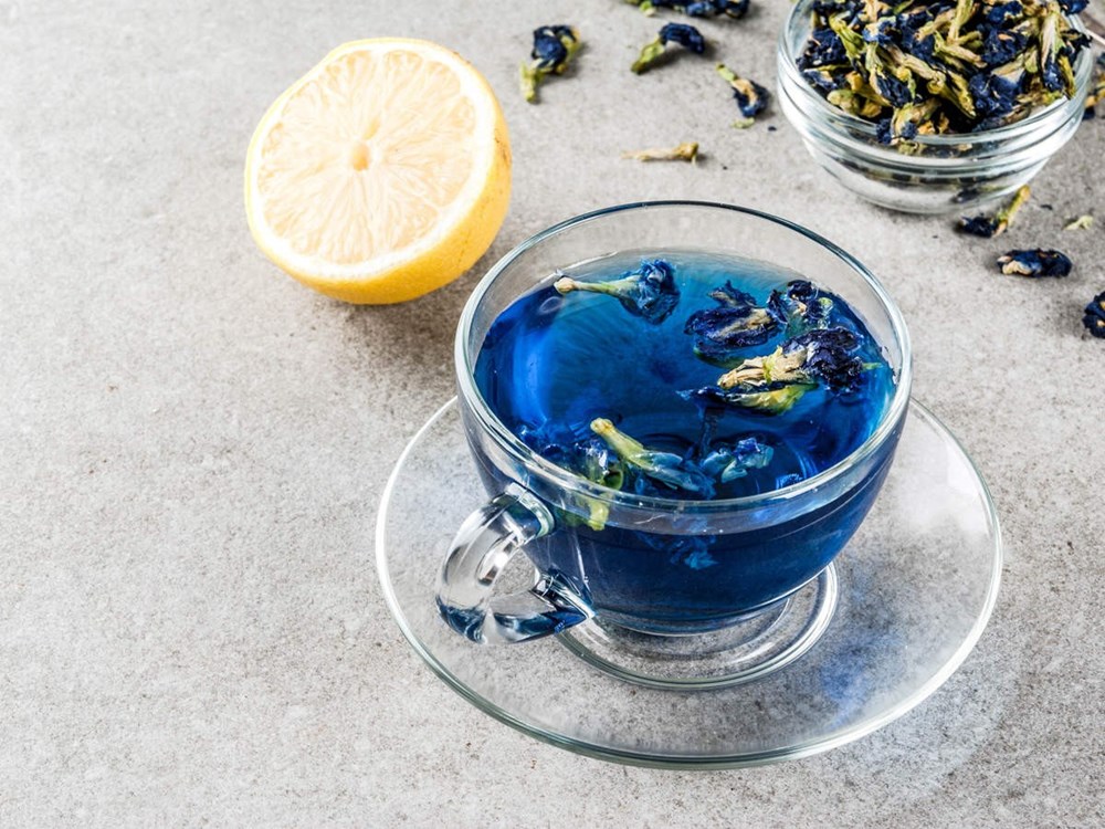 تعرفي إلى فوائد اعشاب الشاي الأزرق(زهرة الخليج)