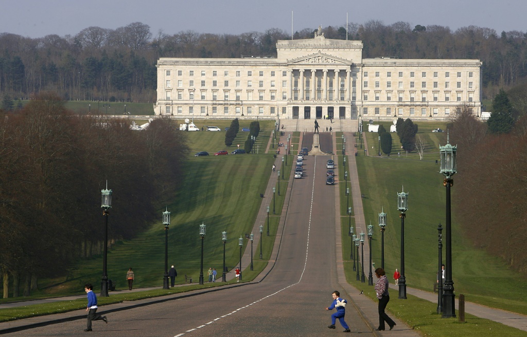 صورة من الأرشيف تُظهر مبنى برلمان ستورمونت، الجمعية المحلية، في بلفاست في إيرلندا الشمالية في 26 آذار/مارس 2007 (ا ف ب)