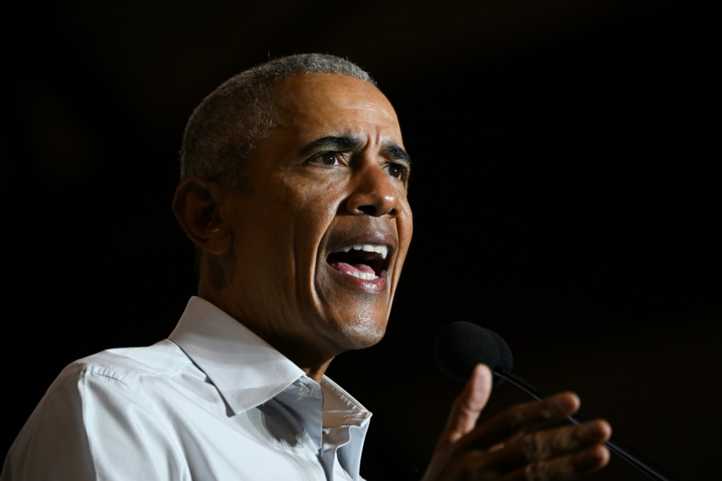  الرئيس الأميركي الأسبق باراك أوباما في فينكس في 2 تشرين الثاني/نوفمبر 2022 (ا ف ب)