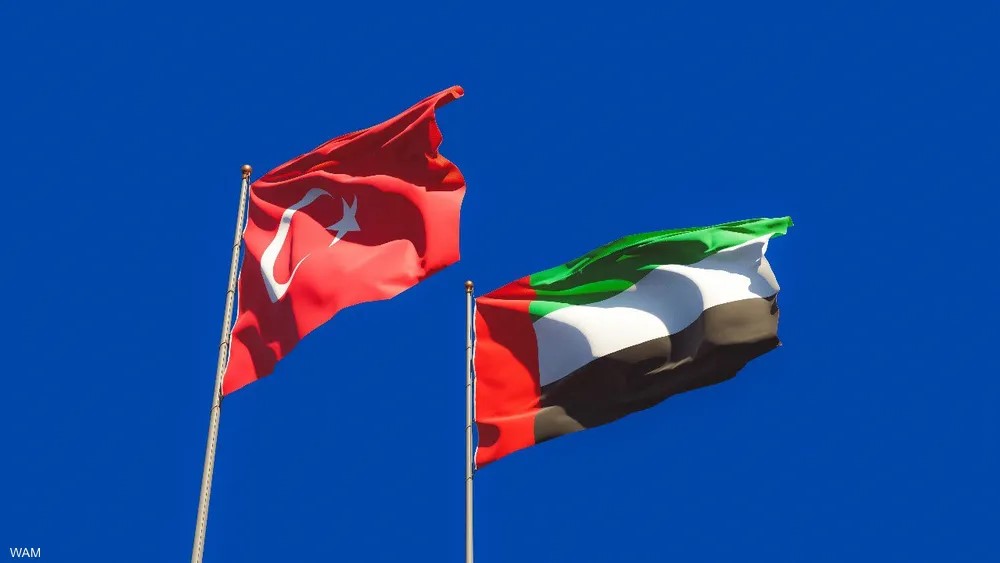 علم الإمارات وعلم تركيا (وام)