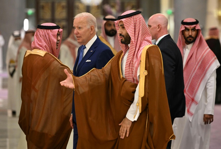 الرئيس الأمريكي وولي العهد السعودي (ا ف ب)