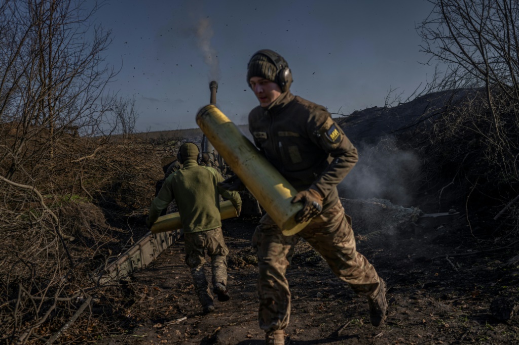 قال الرئيس الأوكراني فولوديمير زيلينسكي إن جيشه يخوض معارك ضارية مع القوات الروسية في منطقة دونيتسك الشرقية. (أ ف ب)