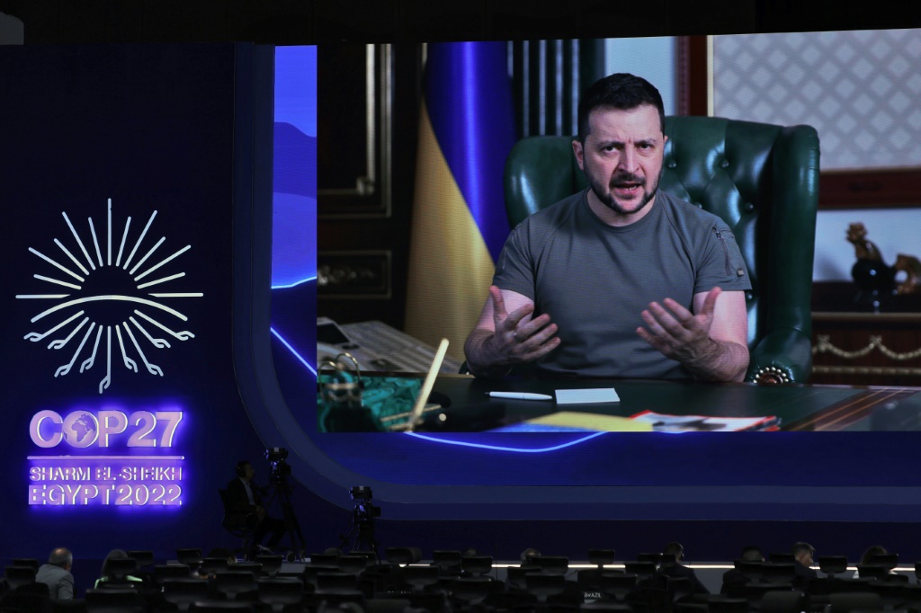 مشاركة  الرئيس الأوكراني فولوديمير زيلينسكي خلال مؤتمركوب 2022 في مصر (ا ف ب)