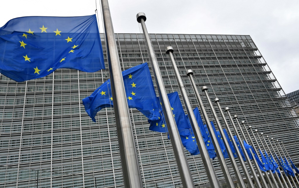    أعلام الاتحاد الأوروبي في بروكسل بتاريخ 9 أيلول/سبتمبر 2022 (ا ف ب)