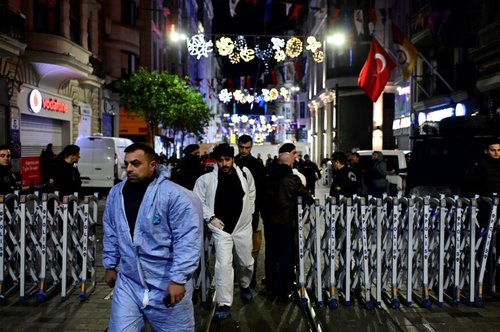 قال الرئيس التركي إن ستة أشخاص قتلوا في هجوم في اسطنبول لحد الان (ا ف ب)