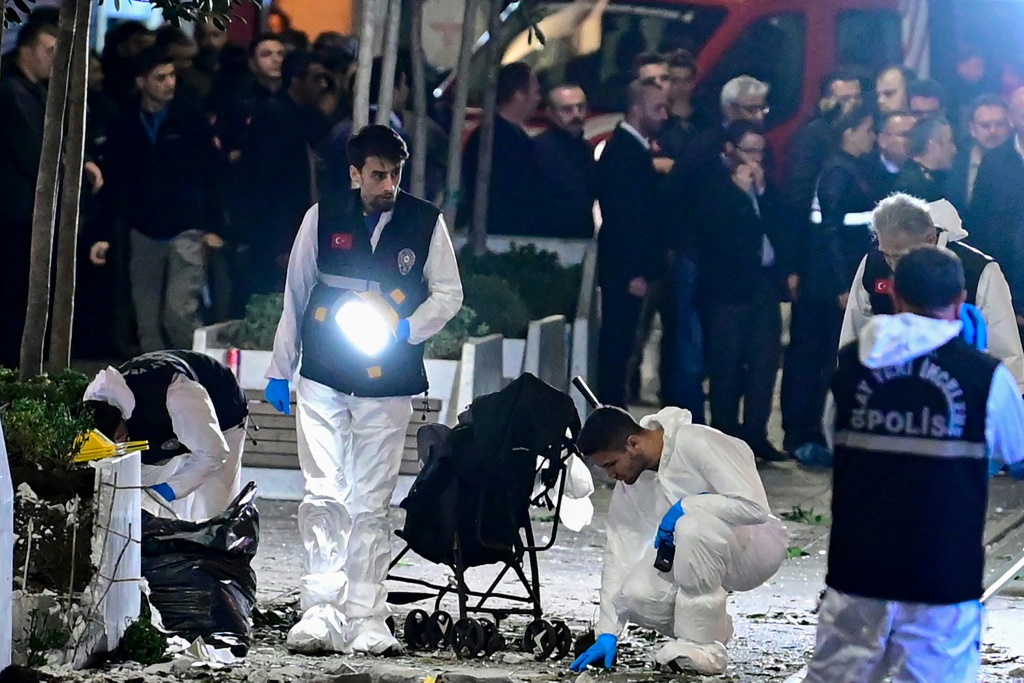 حتى الآن أسفر التفجير عن مقتل 6 أشخاص وإصابة 81 آخرين بينهم اثنان في حالة حرجة (ا ف ب)