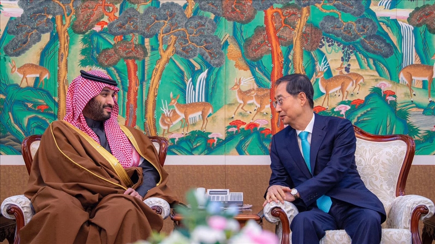 ولي العهد السعودي الأمير محمد بن سلمان يلتقي مع رئيس وزراء كوريا الجنوبية (الاناضول)