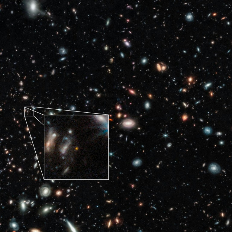 صورة التقطها تلسكوب جيمس ويب الفضائي تظهر لقطة مقرّبة لمجرة كانت موجودة قبل 350 مليون سنة من الانفجار العظيم (أ ف ب)