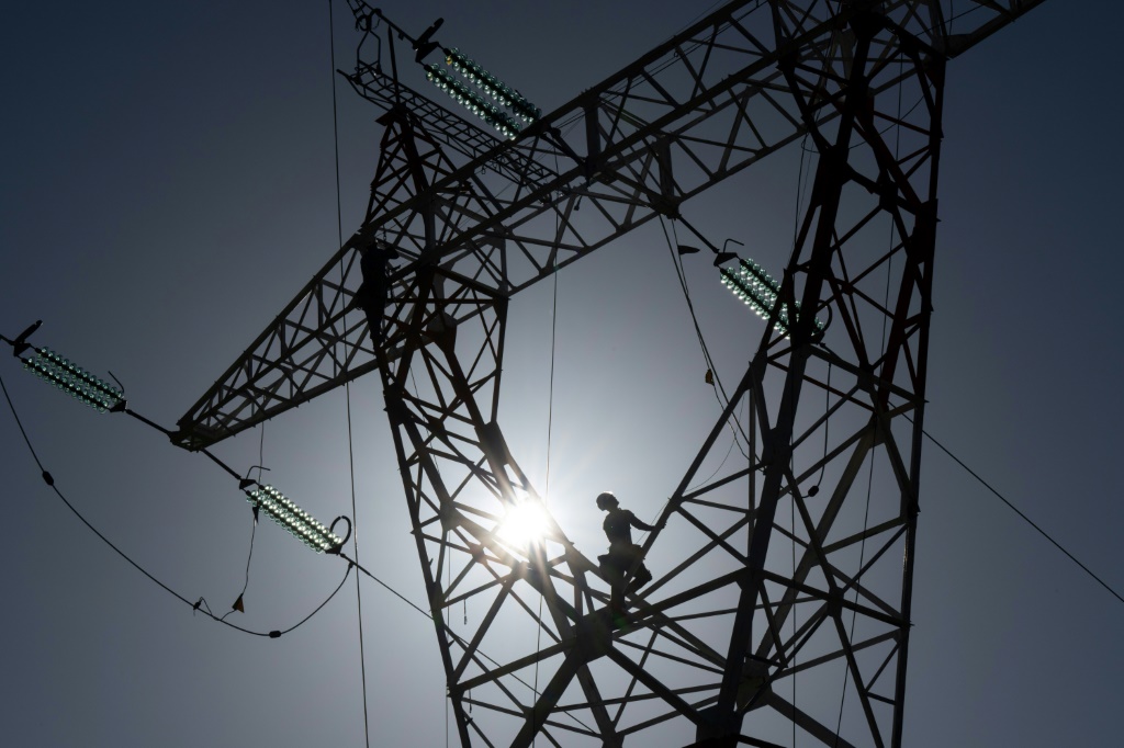 مشغل شبكة نقل الكهرباء في فرنسا يقدّر أن هناك مخاطر "عالية" من حدوث توترات في شبكة الكهرباء في البلاد في كانون الثاني/يناير (ا ف ب)