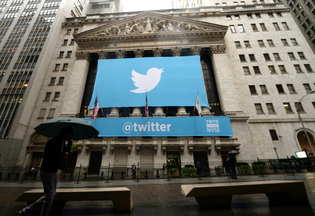 &nbsp;  خلال 15 عامًا من وجود Twitter ، أصبحت المنصة قناة الاتصال السائدة للقادة السياسيين والحكوميين والشركات والعلامات التجارية والمشاهير ووسائل الإعلام الإخبارية (ا ف ب)