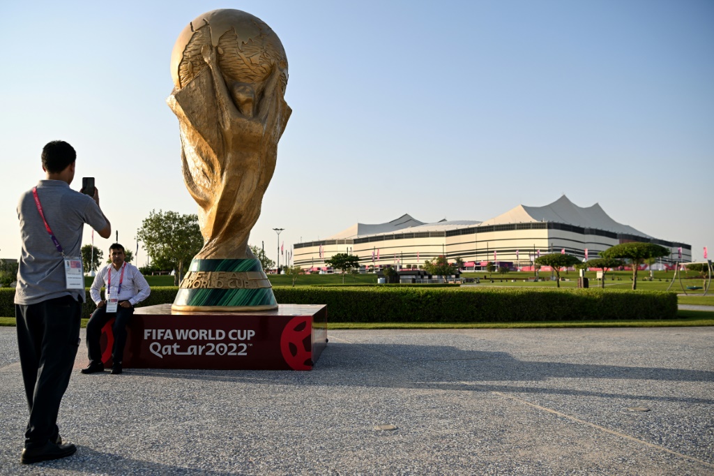 يأتي افتتاح مونديال 2022 تتويجا لعقد من الزمان ضخت فيه قطر ودول الخليج مليارات الدولارات في الرياضة الدولية (أ ف ب)