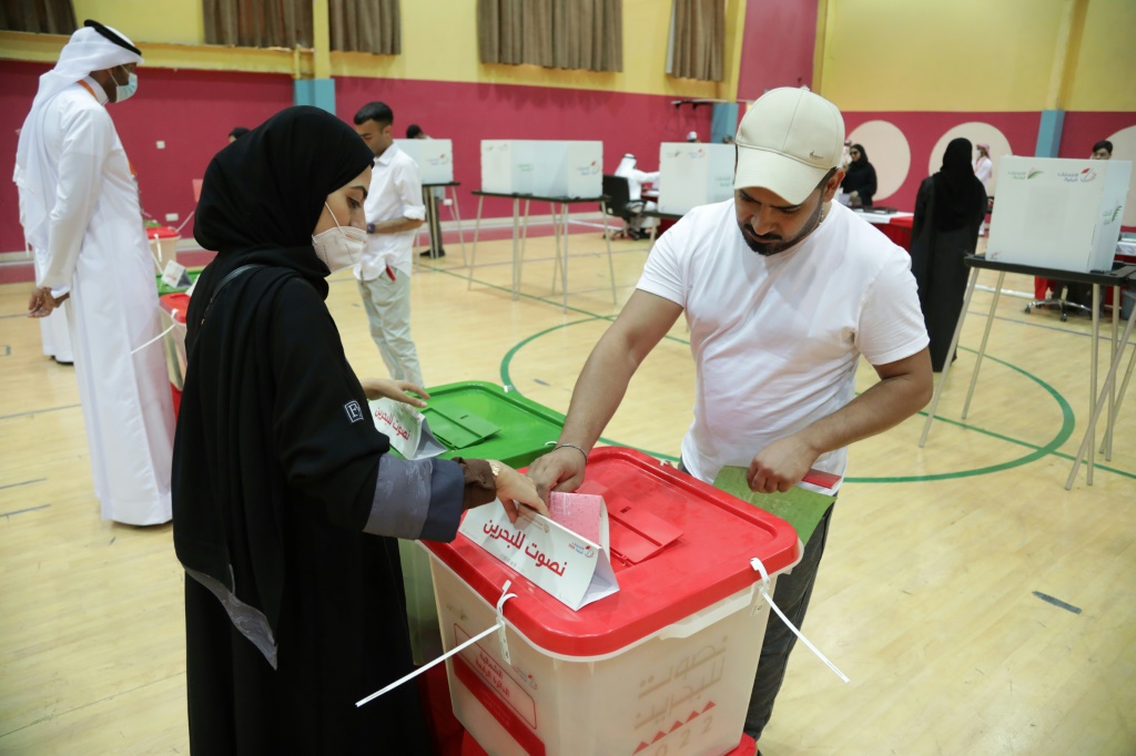 أجرت البحرين ثالث انتخابات لها منذ مظاهرات 2011 مدفوعة بمطالبة بملكية دستورية وإصلاحات سياسية أخرى (ا ف ب)