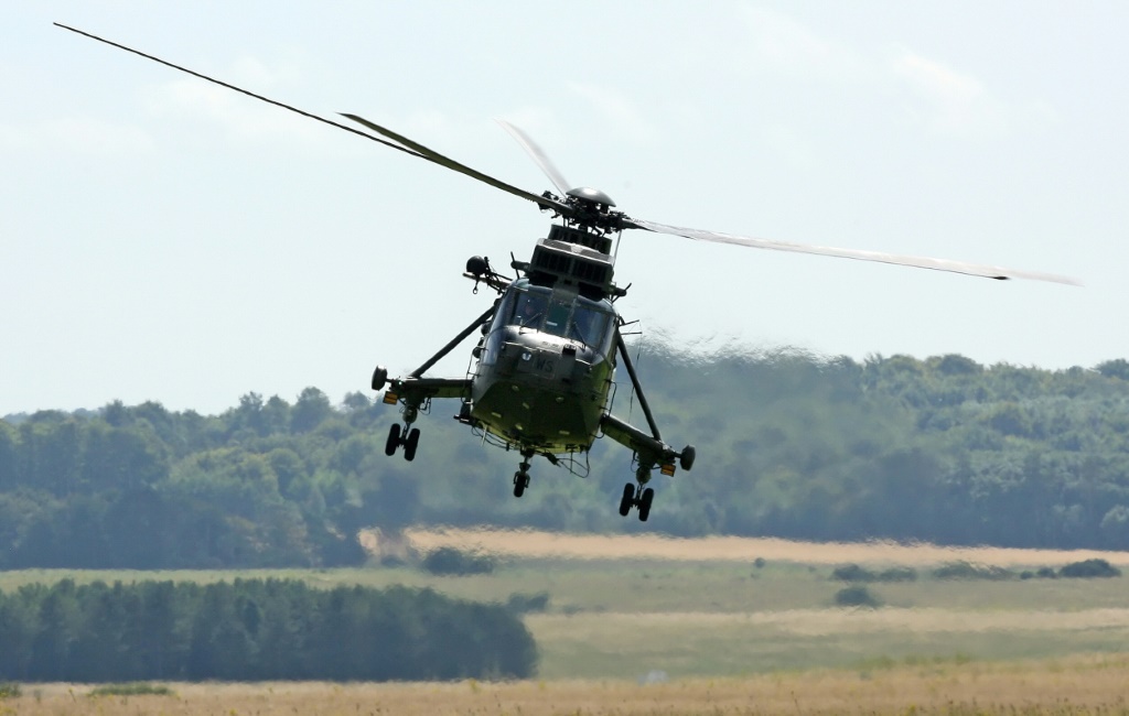 ترسل المملكة المتحدة ثلاث مروحيات عسكرية من طراز Sea King إلى أوكرانيا (أ ف ب)