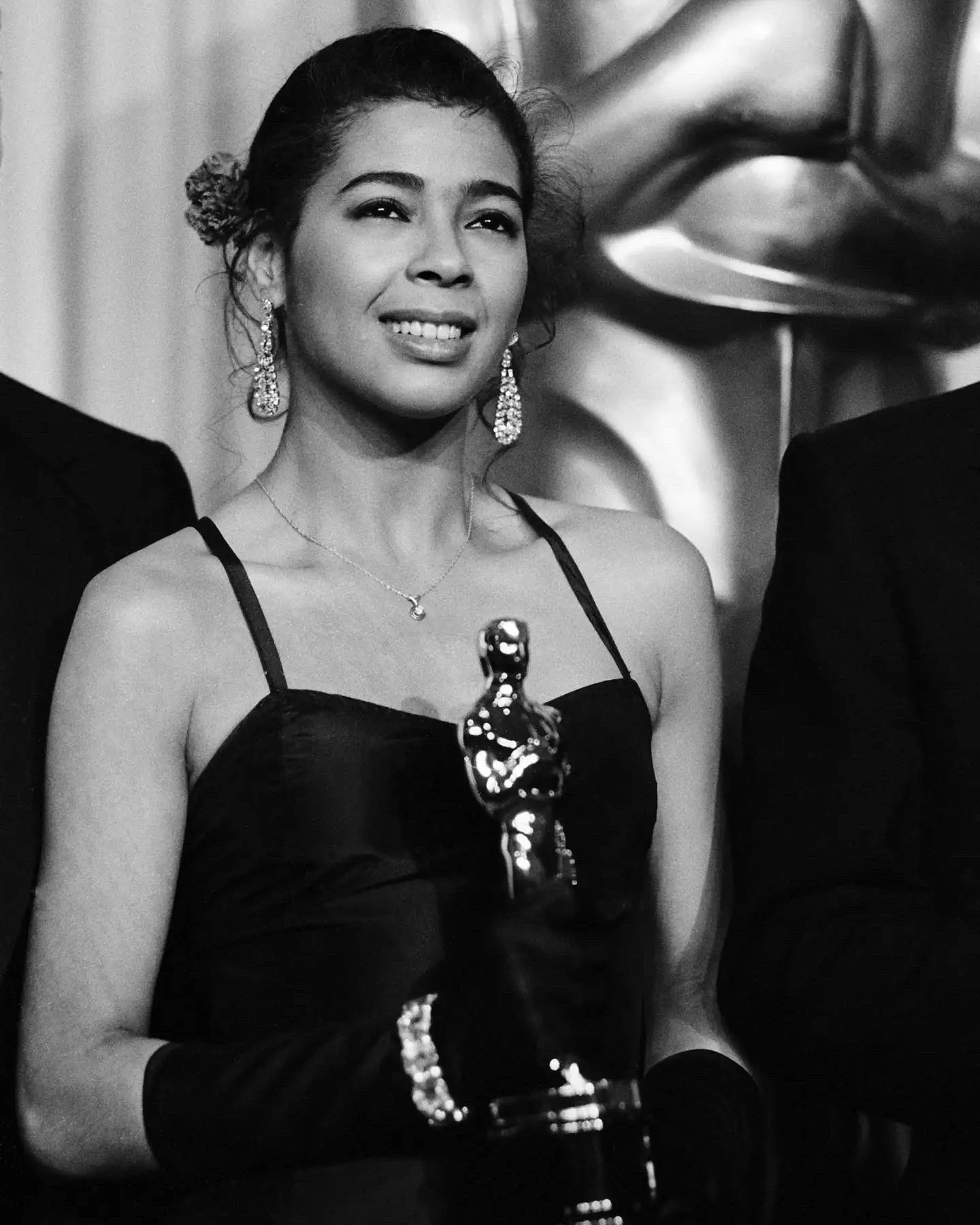 الموسيقية الأمريكية الحائزة على جائزة الأوسكار وجرامي إيرين كارا (تويتر)