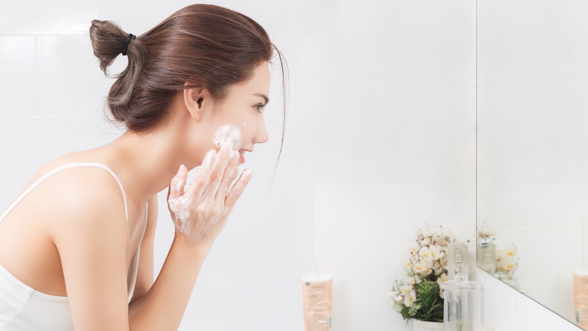 لبشرة صحية.. إليكِ الطريقة الصحيحة لغسل الوجه(زهرة الخليج)