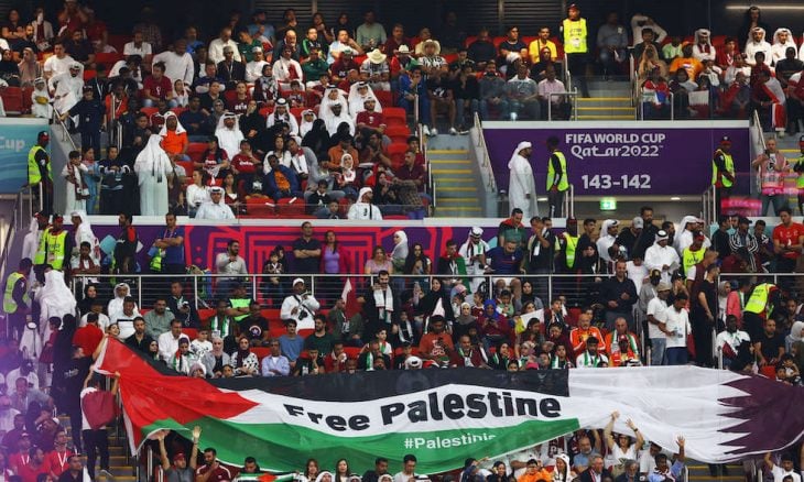 مشجعون عرب مع فلسطين في كأس العالم بقطر ( جيتي - أ ف ب)