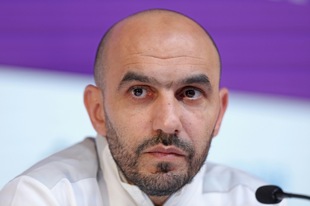 مدرب المنتخب المغربي وليد الركراكي خلال المؤتمر الصحافي عشية مواجهة كندا في الجولة الثالثة لدور المجموعات في مونديال قطر في 30 تشرين الثاني/نوفمبر 2022. (أ ف ب)