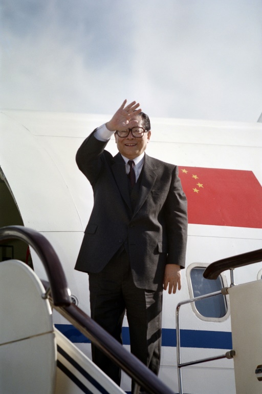 الزعيم الصيني السابق جيانغ زيمين ، الذي شوهد هنا في عام 1991 ، يترك إرثًا مختلطًا (ا ف ب)