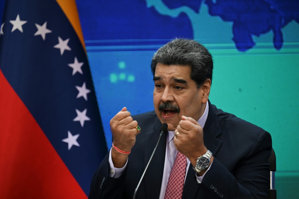  دعا الرئيس الفنزويلي نيكولاس مادورو الولايات المتحدة إلى رفع جميع العقوبات المفروضة على صناعة النفط في البلاد (ا ف ب)