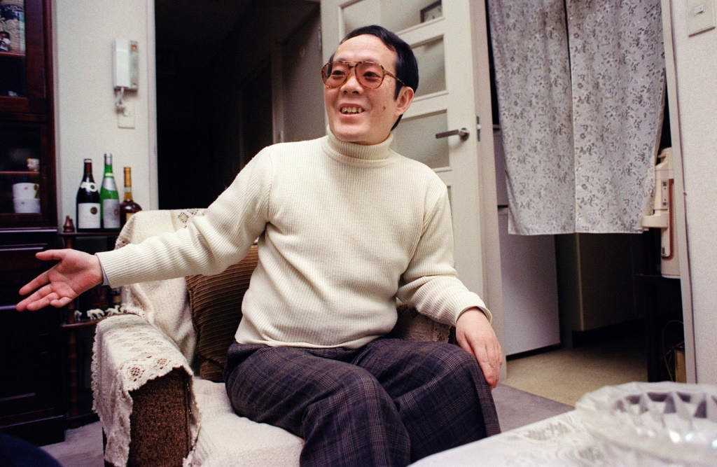 الياباني إيسي ساغاوا خلال لقاء مع وكالة فرانس برس من منزله في يوكوهاما بتاريخ الخامس من شباط/فبراير 1992 (ا ف ب)