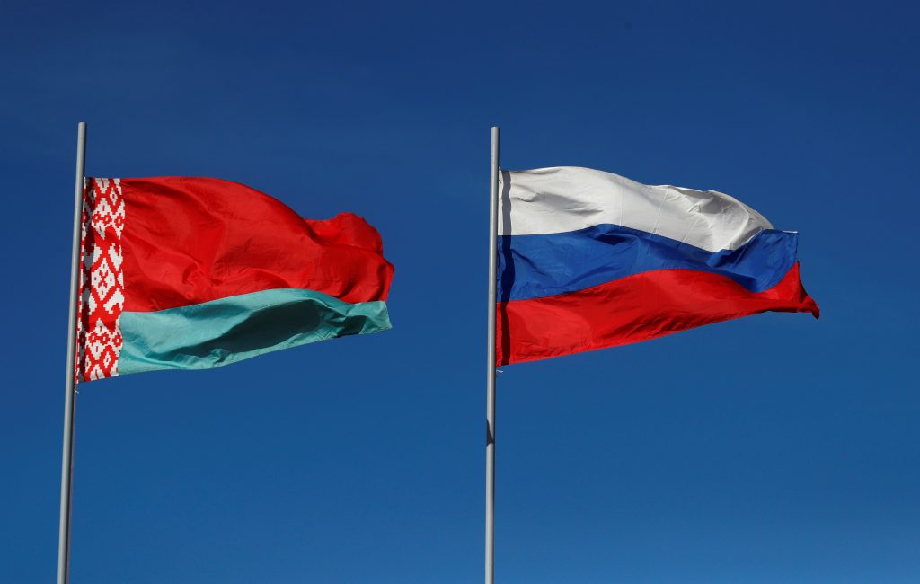 علم روسيا وعلم بلاروسيا (أتلانتك كونسل)