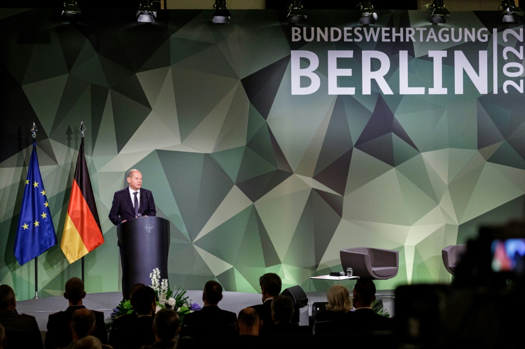 المستشار الألماني أولاف شولتس متحدثًا أثناء المؤتمر السنوي للقوات المسلحة الألمانية في برلين في 16 أيلول/سبتمبر 2022 (ا ف ب)