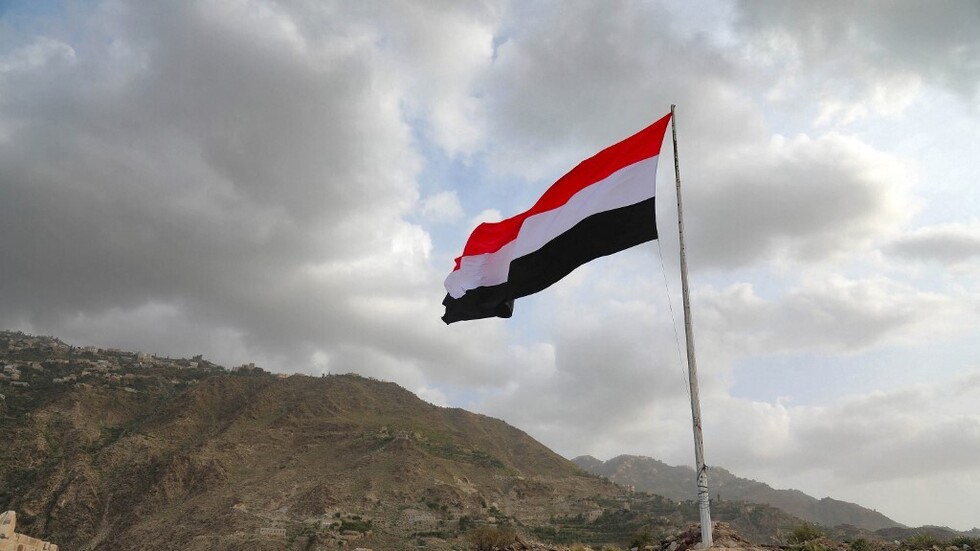 نجاة مسؤول أممي في انفجار لغم أرضي بمدينة الحديدة اليمنية