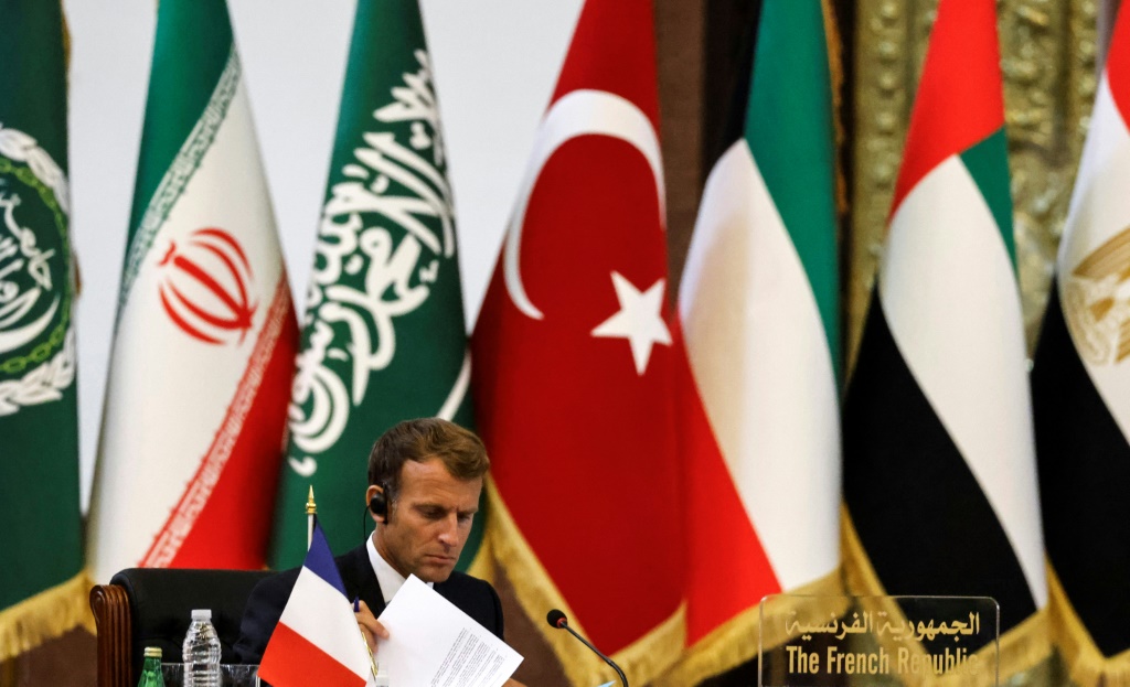 الرئيس الفرنسي إيمانويل ماكرون خلال مؤتمر بغداد الإقليمي في 28 آب/أغسطس 2021 (ا ف ب)
