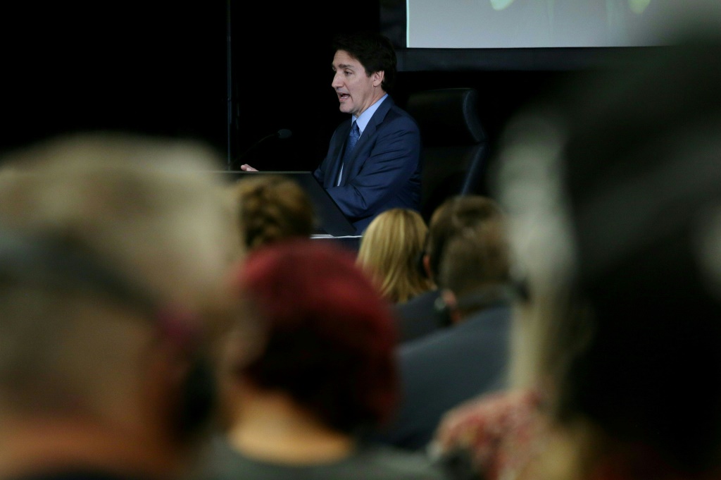 رئيس الوزراء الكندي جاستن ترودو يدلي بإفادته أمام لجنة مستقلة للتحقيق في إجلاء سائقي الشاحنات في أوتاوا في 25 تشرين الثاني/نوفمبر 2022 (أ ف ب)   