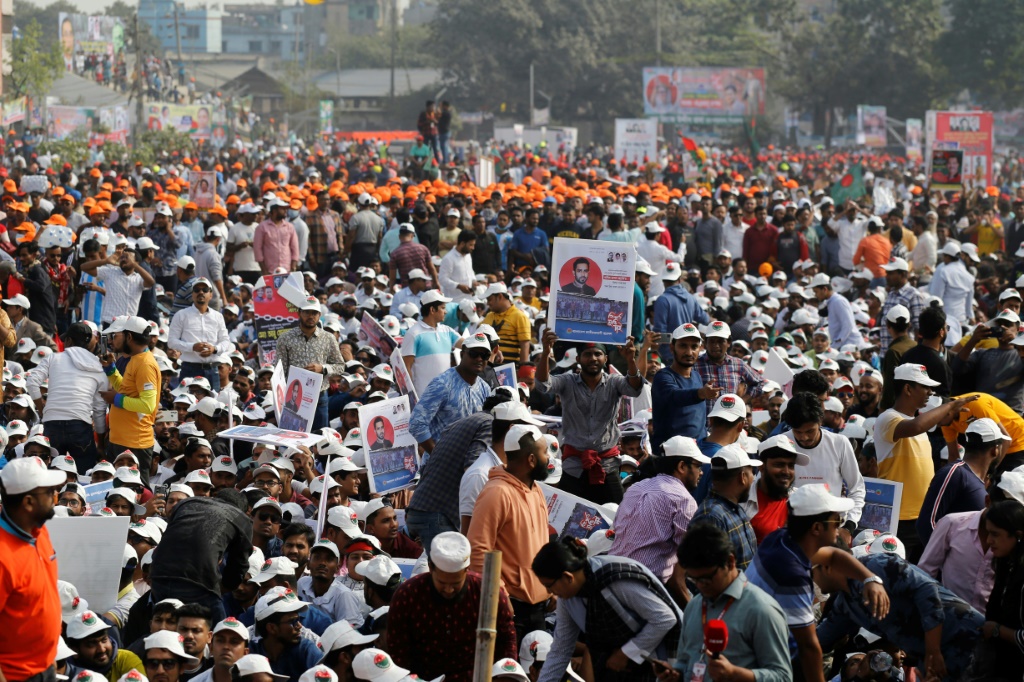 أنصار حزب بنغلادش القومي يشاركون في تظاهرة في دكا السبت 10 كانون الأول/ديسمبر 2022 (أ ف ب)