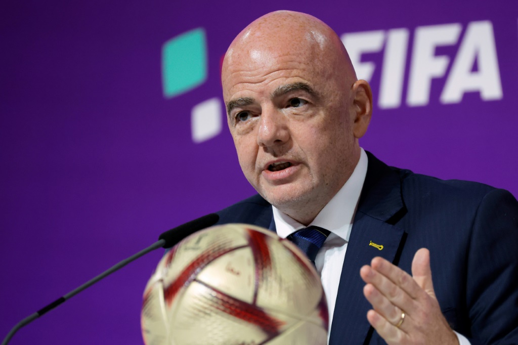السويسري جاني إنفانتينو رئيس فيفا في مؤتمر صحافي في 16 كانون الاول/ديسمبر 2022 (ا ف ب)