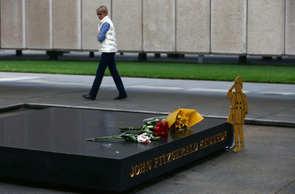    نصب تذكاري للرئيس جون كينيدي في دالاس ، حيث اغتيل في 22 نوفمبر 1963 (ا ف ب)
