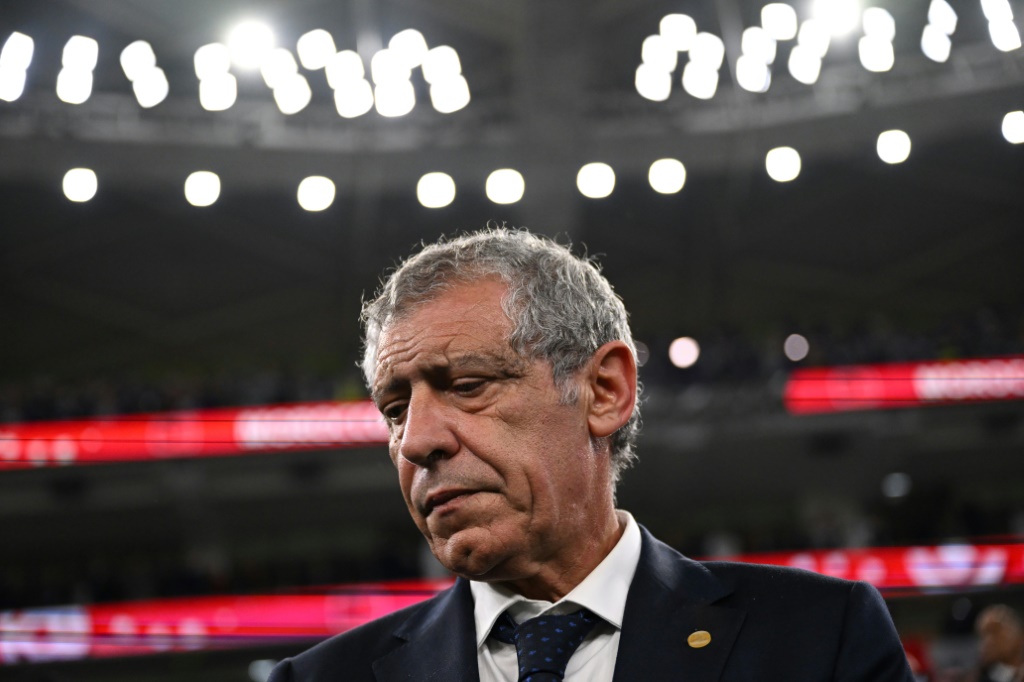  فرناندو سانتوش مدرب المنتخب البرتغالي المستقيل (ا ف ب)