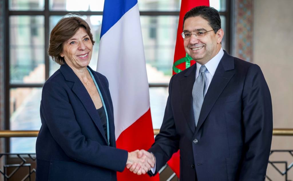 وزير الخارجية المغربي ناصر بوريطة (يمين) مستقبلا نظيرته الفرنسية كاترين كولونا في الرباط في 16 كانون الاول/ديسمبر 2022 (ا ف ب)