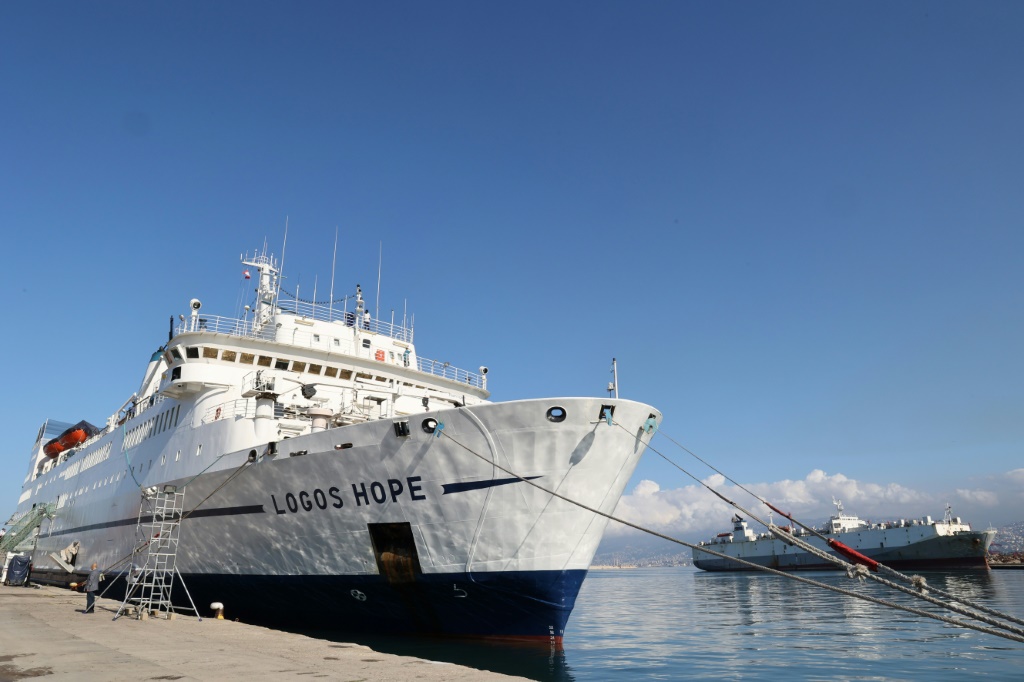 سفينة الكتب "لوغوس هوب" راسية في مرفأ بيروت في 16 كانون الأول/ديسمبر 2022 (ا ف ب)