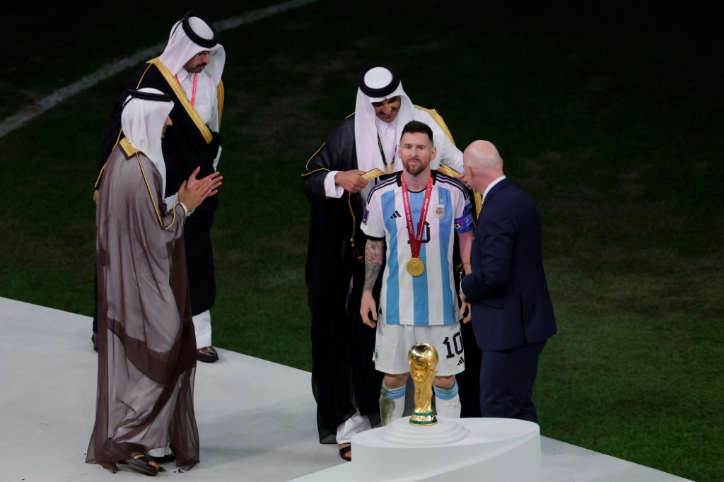 بناء على توفر مصدر لا ينتهي من الثروة لكي يمول الطموح، مضت قطر في مشروع طموح لبناء وإعادة بناء البلد من أجل مباريات تستمر مدة شهر (أ ف ب)