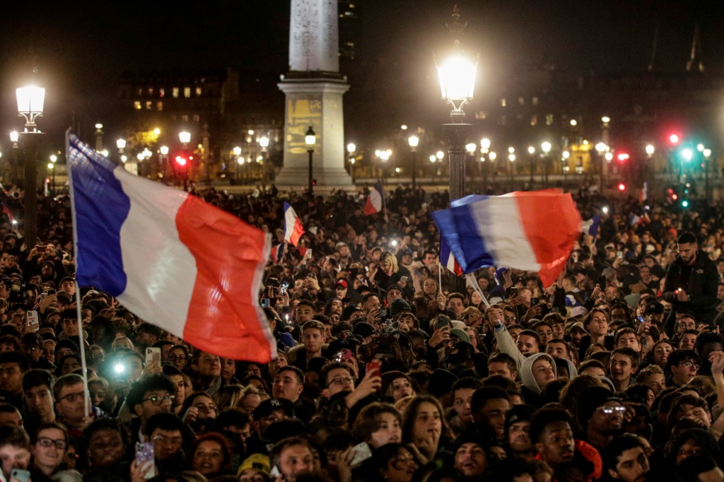 احتشد حوالي 50 ألف شخص في ساحة "لا كونكورد" في 19 كانون الاول/ديسمبر ترحيبًا بالمنتخب الفرنسي وصيف مونديال 2022 (ا ف ب)