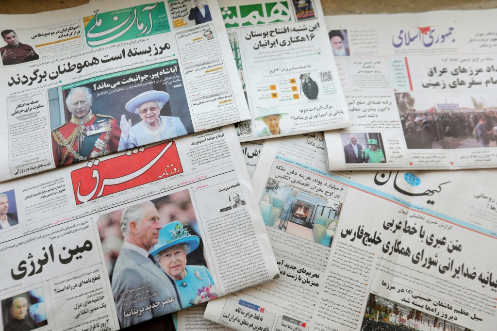    صورة لصحف إيرانية التقطت بتاريخ 10 أيلول/سبتمبر 2022 في طهران (أ ف ب)