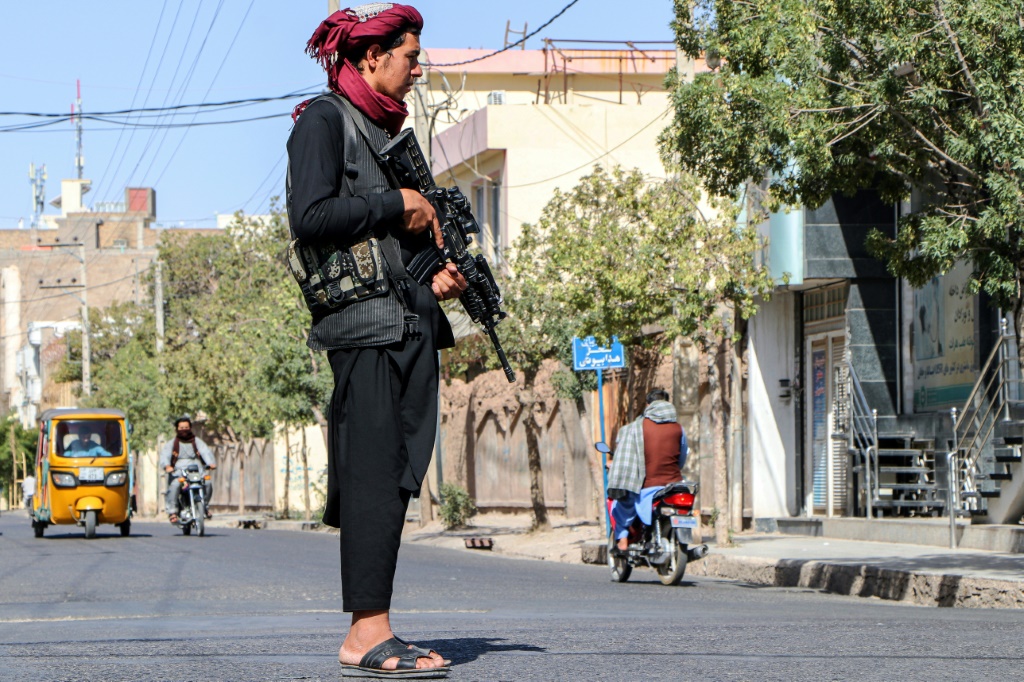 تقول سلطات طالبان إن الوضع الأمني تحسن منذ عودتها إلى السلطة في آب/أغسطس 2021، لكن عشرات الانفجارات والهجمات وقعت، فيما تبنى العديد منها تنظيم داعش (ا ف ب)