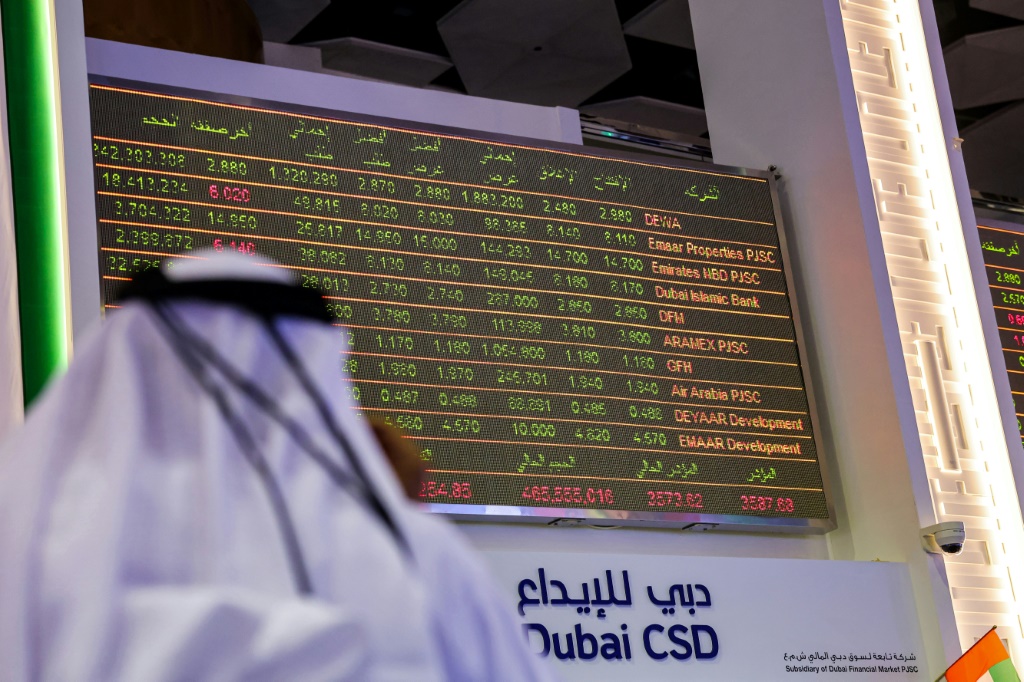 كان مؤشر سوق الأسهم السعودية قد أنهى جلسة الخميس الماضي، دون تغير، مغلقا عند 10532 نقطة (أ ف ب)