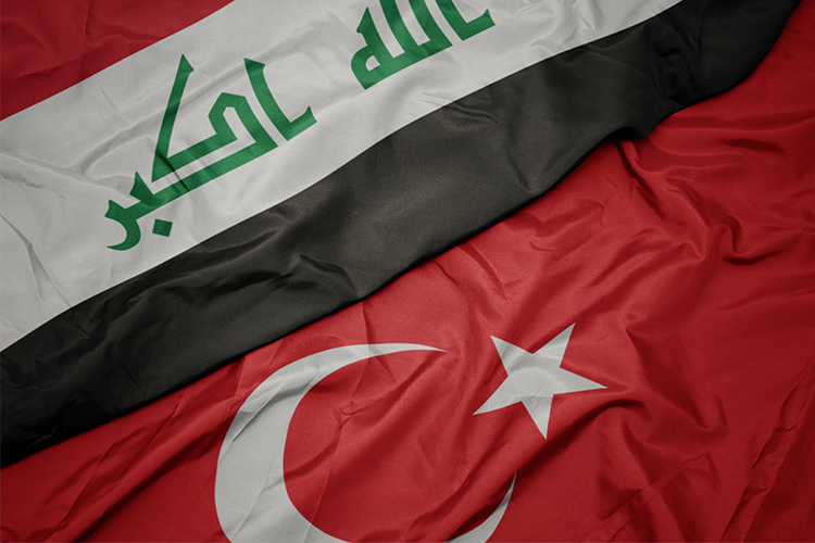 صورة مركبة لعلم العراق وعلم تركيا (مواقع الكترونية)